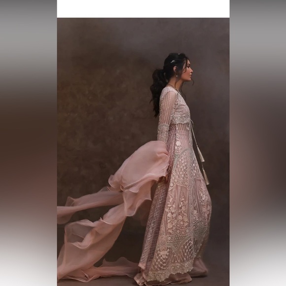 Threads and Motif Maxi dress - Picture 2 of 5